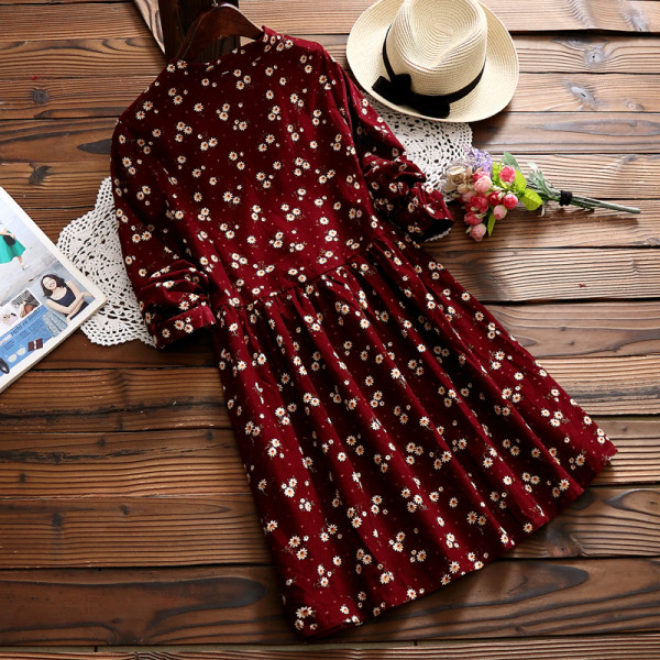 Alkalmi női ruha kordbársonyból, hosszú ujjal, virágmintával