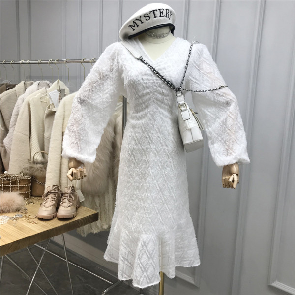 Aktuális női ruha V-nyakú és hosszú ujjú