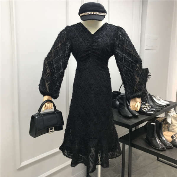 Aktuális női ruha V-nyakú és hosszú ujjú