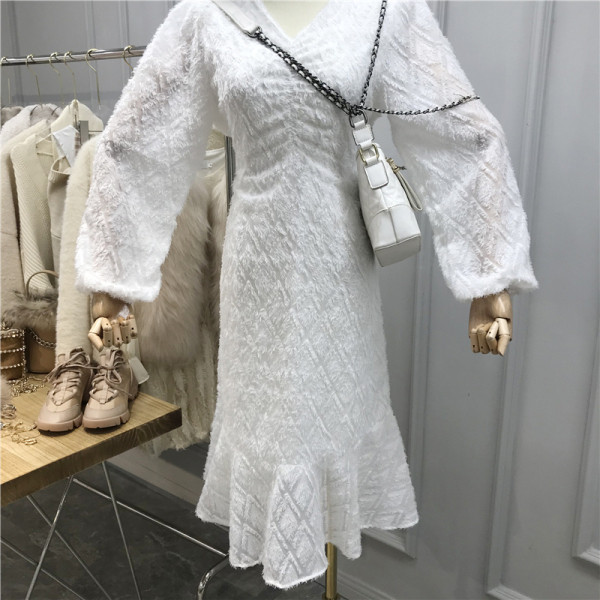 Aktuális női ruha V-nyakú és hosszú ujjú