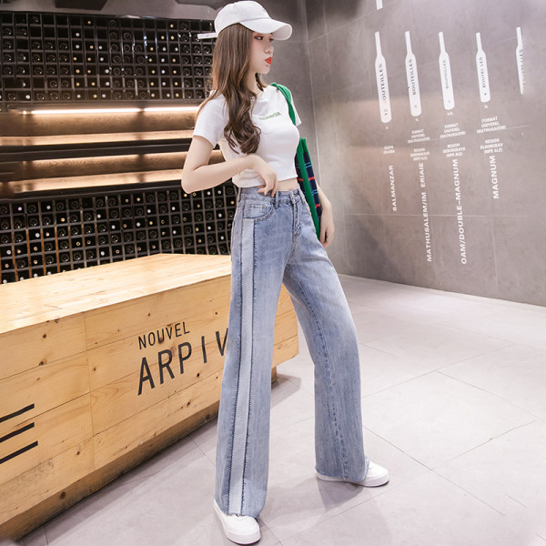 Széles női farmer magas derékkal és zsebekkel