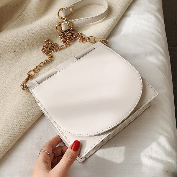 Női négyszögletes táska eko bőrből, hosszú füllel