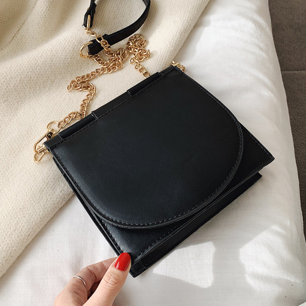 Női négyszögletes táska eko bőrből, hosszú füllel