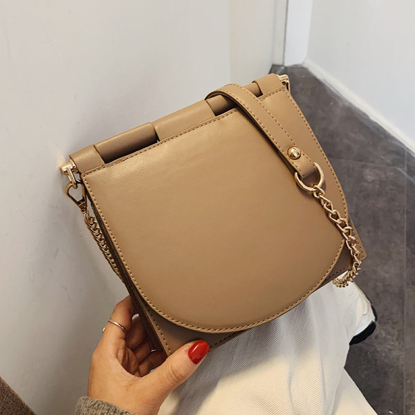 Női négyszögletes táska eko bőrből, hosszú füllel