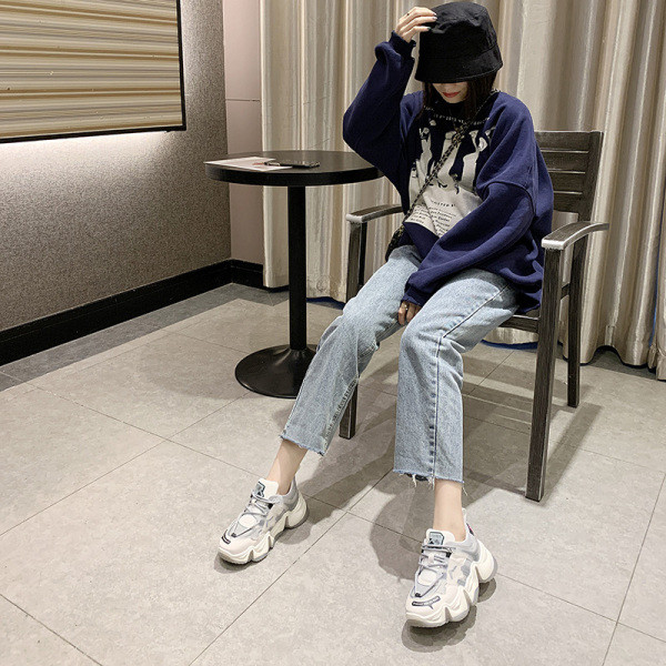 Újszerű alkalmi női tornacipő durva talppal