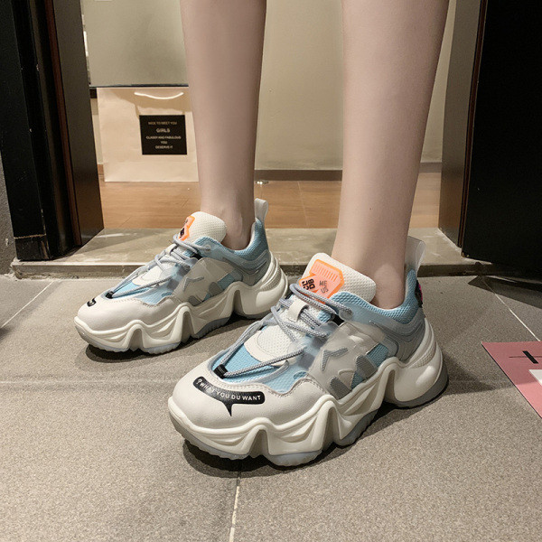 Újszerű alkalmi női tornacipő durva talppal