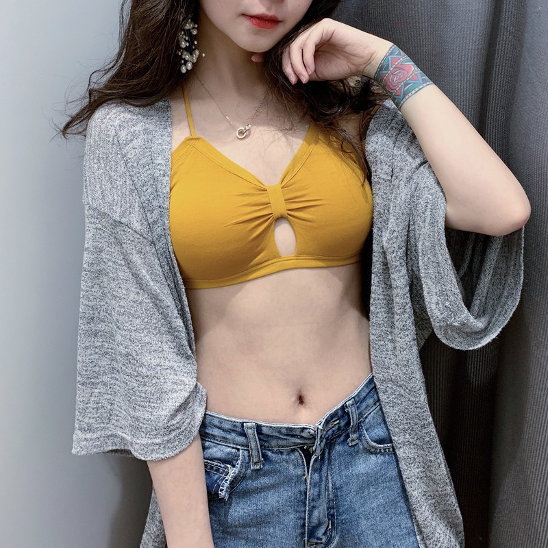 Napi női melltartó párnákkal és vékony pántokkal