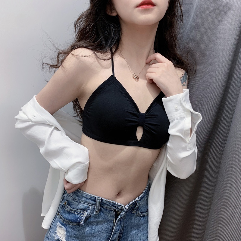 Napi női melltartó párnákkal és vékony pántokkal