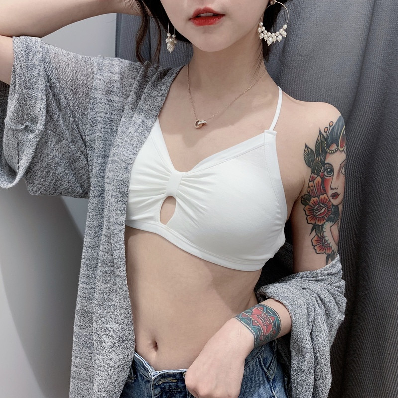 Napi női melltartó párnákkal és vékony pántokkal