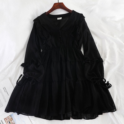 Aktuális kivágott női ruhamodell V-nyakú és hosszú ujjú