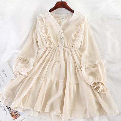 Aktuális kivágott női ruhamodell V-nyakú és hosszú ujjú