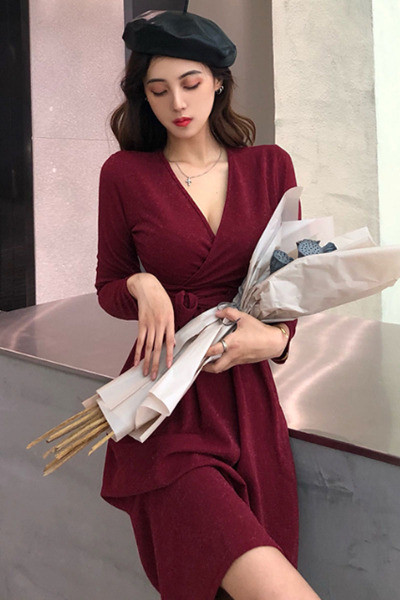 Új modell tavaszi ruha V-nyakú és hosszú ujjú