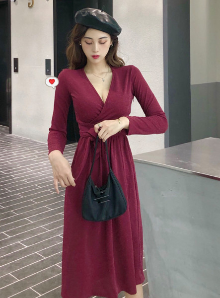 Új modell tavaszi ruha V-nyakú és hosszú ujjú