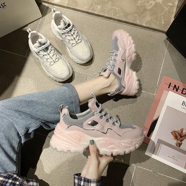 Női alkalmi tornacipő durva talppal, színes nyakkendőkkel