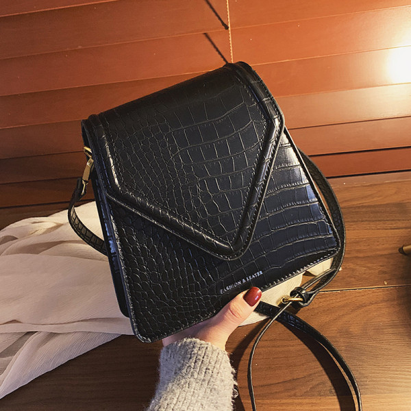 Eko bőrből készült női táska hosszú füllel