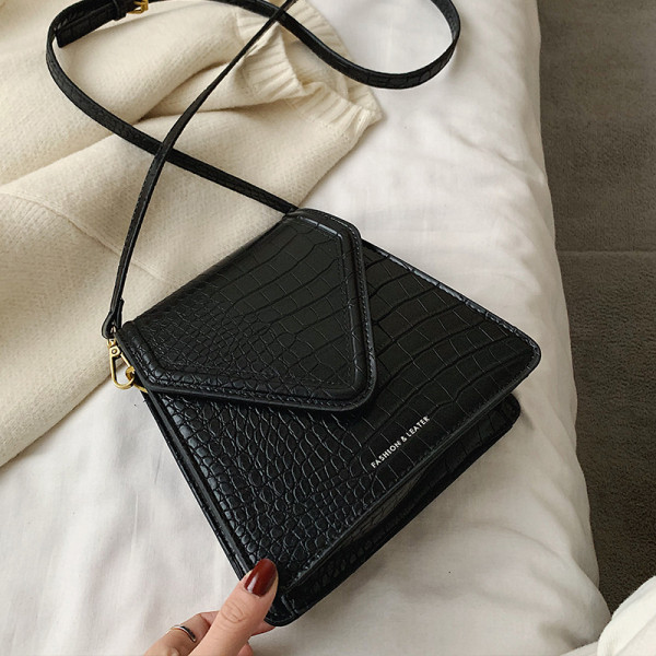 Eko bőrből készült női táska hosszú füllel