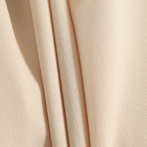 Alkalmi női ruha modell ovális nyakkivágással és hosszú ujjakkal