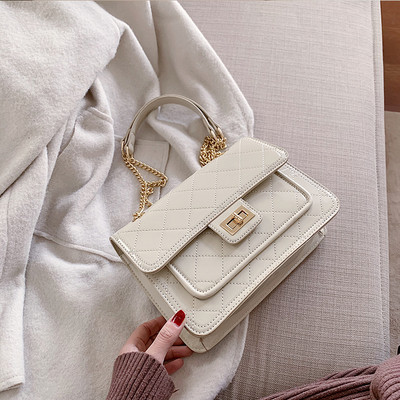 Női táska hosszú fémlánccal, öko bőrből