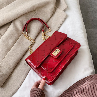 Női táska hosszú fémlánccal, öko bőrből