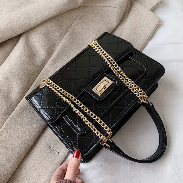 Női táska hosszú fémlánccal, öko bőrből