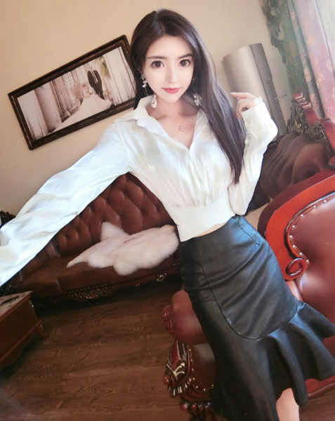 Új modell szabású fekete bőr ruha