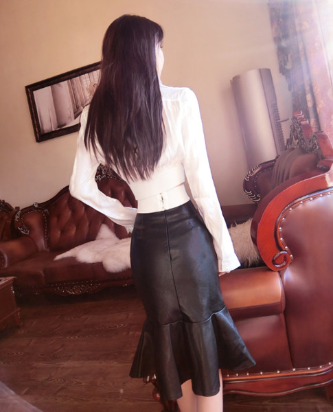 Új modell szabású fekete bőr ruha