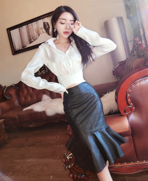 Új modell szabású fekete bőr ruha