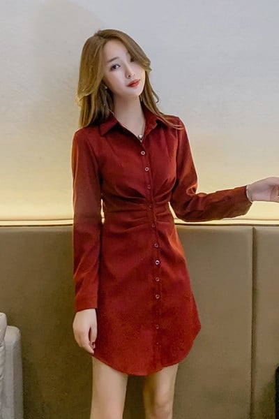 Alkalmi női ruha hosszú ujjal és gombokkal - ing típusú