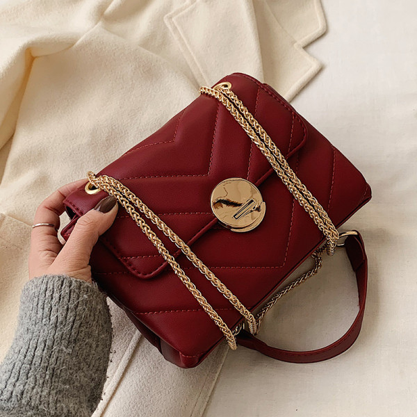 Eko bőrből készült stílusos női táska, hosszú fém fogantyúval