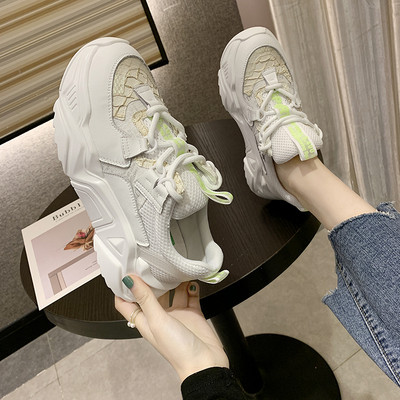 Alkalmi női tornacipő lapos talppal és színes nyakkendőkkel