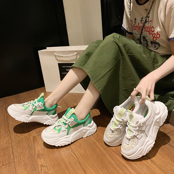 Alkalmi női tornacipő lapos talppal és színes nyakkendőkkel