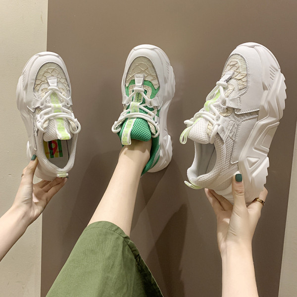 Alkalmi női tornacipő lapos talppal és színes nyakkendőkkel