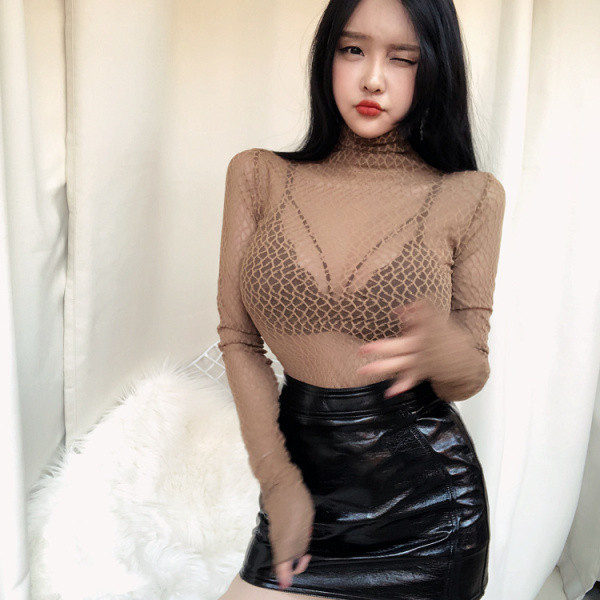 Testre szabott átlátszó blúz pólógallérral és hosszú ujjal