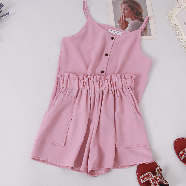 Napi, kétrészes nyári szett, amely egy felsőt és egy rövidnadrágot tartalmaz