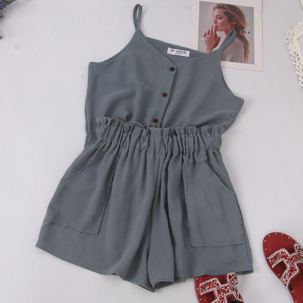 Napi, kétrészes nyári szett, amely egy felsőt és egy rövidnadrágot tartalmaz