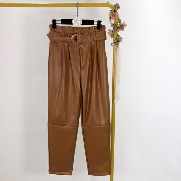 Női bőrnadrág új modellje, magas derékkal és övvel