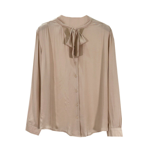 Női ing széles modell szalaggal a nyakkivágáson és gombokkal