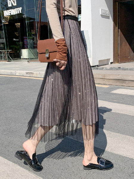 Rakott női bársony szoknya tüllel és fényes hatással