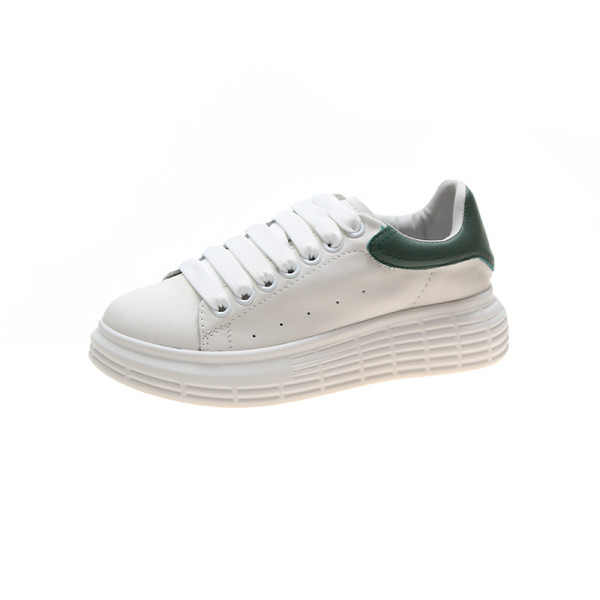 Alkalmi női tornacipő lapos talppal, fehér színben