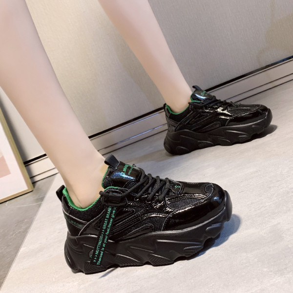 Alkalmi női tornacipő magas durva talppal