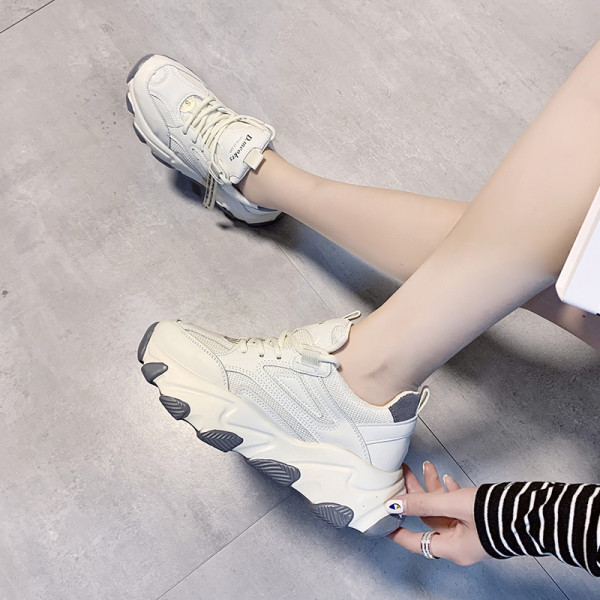 Alkalmi női tornacipő magas durva talppal