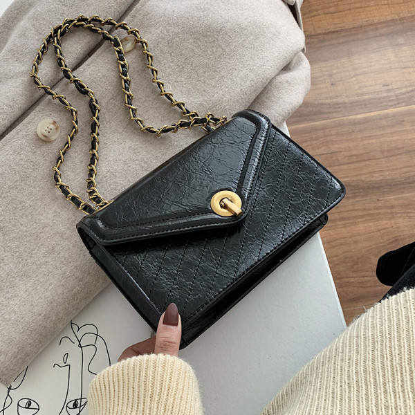 Modern női táska hosszú fém fogantyúval