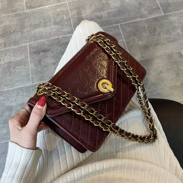 Modern női táska hosszú fém fogantyúval