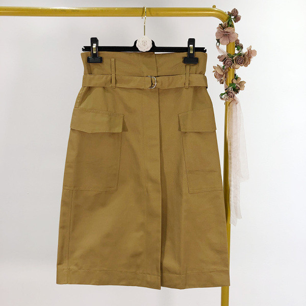 Modern alkalmi szoknya magas derékkal és övvel - közepes hosszúságú