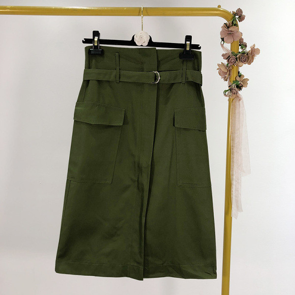 Modern alkalmi szoknya magas derékkal és övvel - közepes hosszúságú