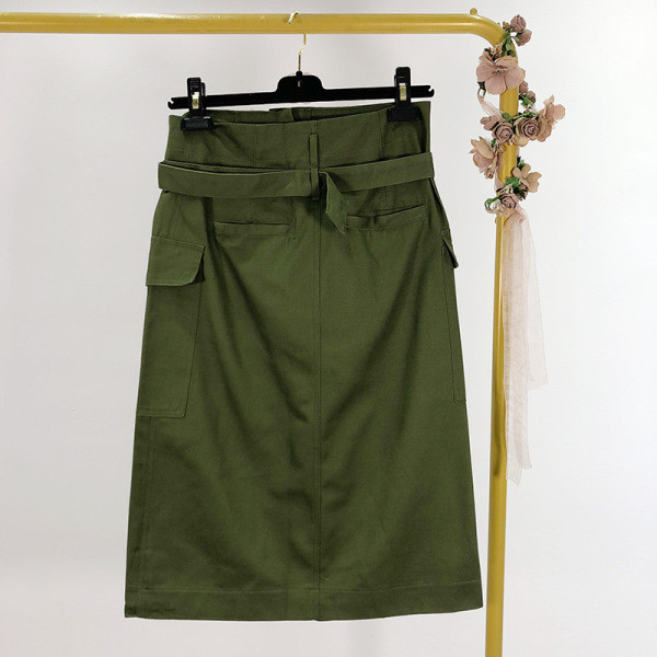 Modern alkalmi szoknya magas derékkal és övvel - közepes hosszúságú