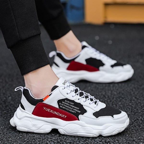 Férfi tornacipő fűzős, feliratos durva talppal