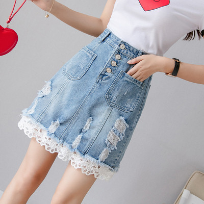 Modern női szoknya gombokkal és csipkével