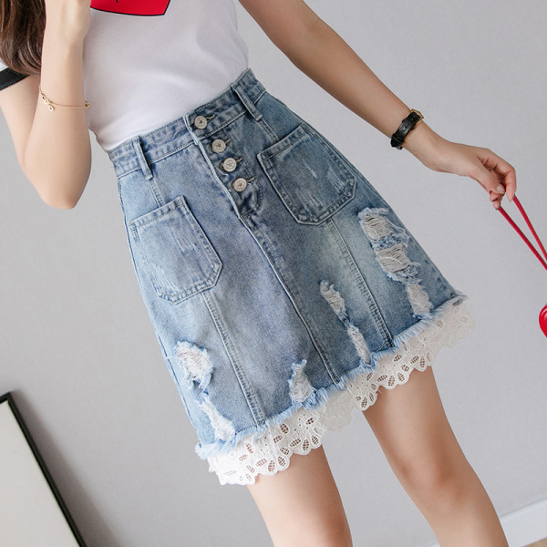 Modern női szoknya gombokkal és csipkével