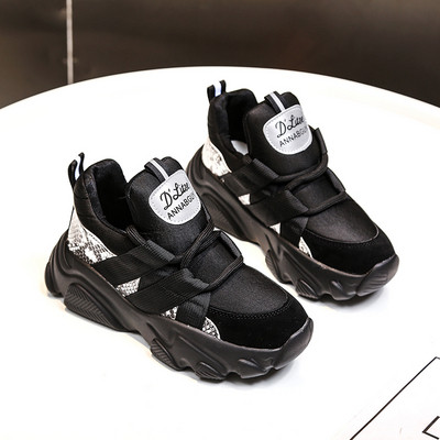 Új női tornacipő modell durva és magas talppal